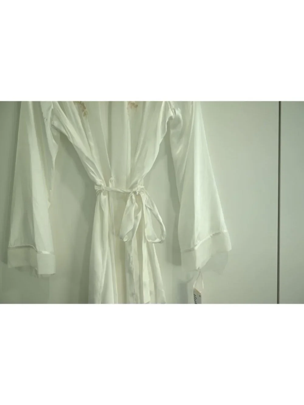NWD Linea Donatella Satin Lace Trim Robe Sz S/M Ivory Long Sleeve Wrap Kimono